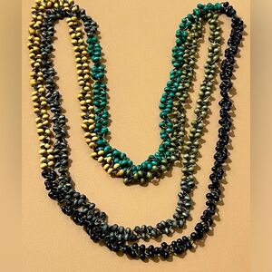Beaded multi-color necklace🤎🤍💚